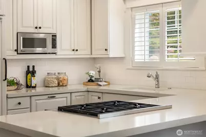 3449 Magnolia Boulevard W, Seattle, WA 98199 - Photo 12