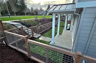 8304 115th Pl SE, Newcastle, WA 98056 - Photo 2