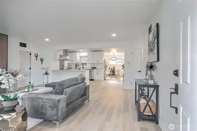 302 S 76th Street, Tacoma, WA 98408 - Photo 4