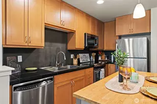 16141 Cleveland St, Redmond, WA 98052 - Photo 8