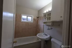 2604 S 122nd St, Seattle, WA 98168 - Photo 8
