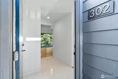 12719 NE 116th Street #E302, Kirkland, WA 98034 - Photo 2