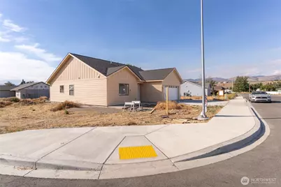 420 Koala Avenue, Omak, WA 98841 - Photo 2