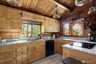 898 E Meadowood Ln, Freeland, WA 98249 - Photo 16