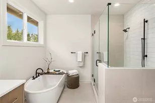 13113 NE 104th St, Kirkland, WA 98033 - Photo 32