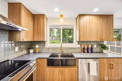 6225 122nd Avenue SE, Bellevue, WA 98006 - Photo 10