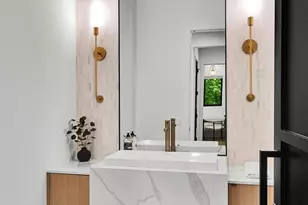 5632 NE 55th St, Seattle, WA 98105 - Photo 10