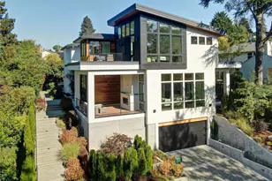 5632 NE 55th St, Seattle, WA 98105 - Photo 2