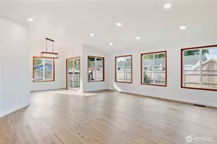 2421 Hickory Ave, Longview, WA 98632 - Photo 6