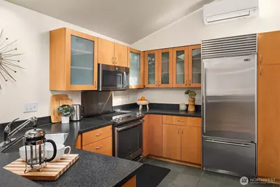 2420 Westlake Avenue N #11, Seattle, WA 98109 - Photo 6