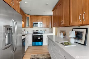 500 W Olympic Pl, Seattle, WA 98119 - Photo 10