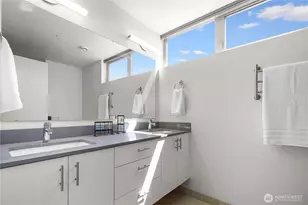 321 W Olympic Pl, Seattle, WA 98119 - Photo 12
