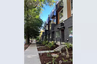 2102 1st Avenue N, Seattle, WA 98109 - Photo 1
