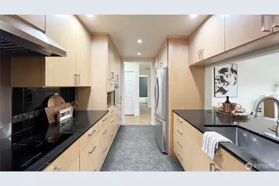 2920 76th Avenue SE #411, Mercer Island, WA 98040 - Photo 4