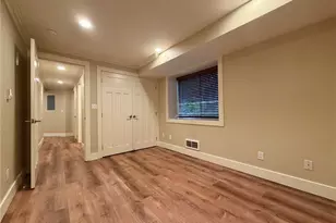 400 NE 50th St, Seattle, WA 98105 - Photo 38