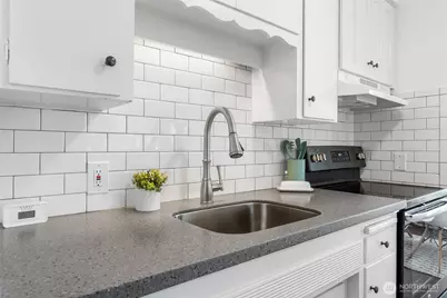 1616 41st Avenue E #301, Seattle, WA 98112 - Photo 10