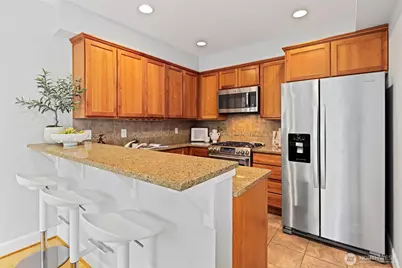 4202 Linden Avenue N, Seattle, WA 98103 - Photo 12