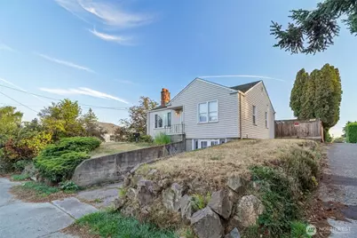 1315 N 85th Street, Seattle, WA 98103 - Photo 2
