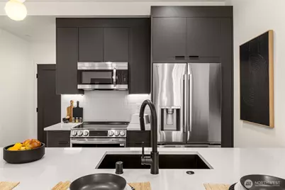 113 24th Avenue E #B, Seattle, WA 98112 - Photo 2