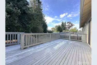 12025 Phinney Avenue N, Seattle, WA 98133 - Photo 38