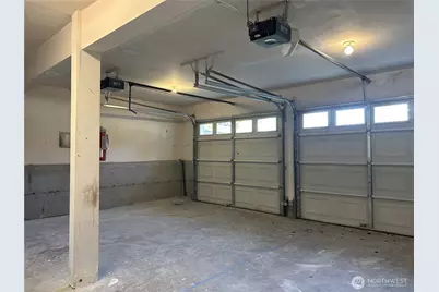 12025 Phinney Avenue N, Seattle, WA 98133 - Photo 36