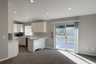 12025 Phinney Ave N, Seattle, WA 98133 - Photo 10