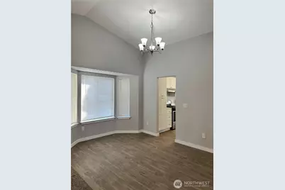 12025 Phinney Avenue N, Seattle, WA 98133 - Photo 6