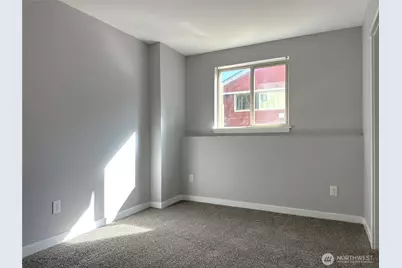 12025 Phinney Avenue N, Seattle, WA 98133 - Photo 26