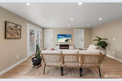 6709 Aurora Avenue N, Seattle, WA 98103 - Photo 10