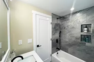 6709 Aurora Ave N, Seattle, WA 98103 - Photo 16