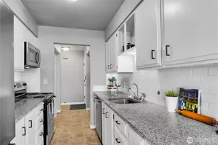 2562 Thorndyke Ave W, Seattle, WA 98199 - Photo 8