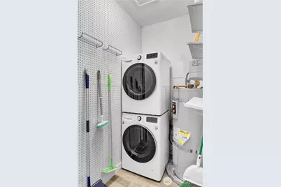 2562 Thorndyke Avenue W #104, Seattle, WA 98199 - Photo 16