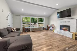 1251 S 230th St, Des Moines, WA 98198 - Photo 4