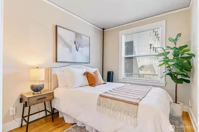 905 NE 43rd Street #111, Seattle, WA 98105 - Photo 14