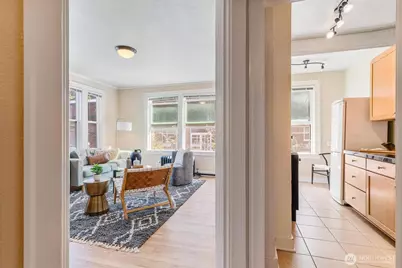 905 NE 43rd Street #111, Seattle, WA 98105 - Photo 6