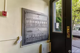 905 NE 43rd St, Seattle, WA 98105 - Photo 18