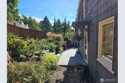 2822 Prosch Avenue W, Seattle, WA 98119 - Photo 10