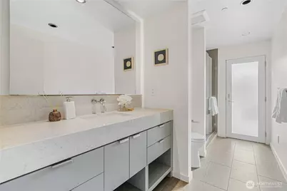 9135 NE 19th St, Clyde Hill, WA 98004 - Photo 34