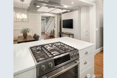 4422 Montana Circle W, Seattle, WA 98199 - Photo 16