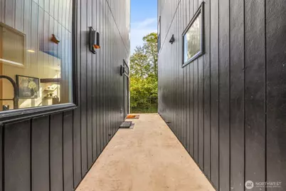 8547 Evanston Avenue N, Seattle, WA 98103 - Photo 30