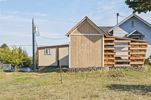 817 W 13th St, Port Angeles, WA 98363 - Photo 2