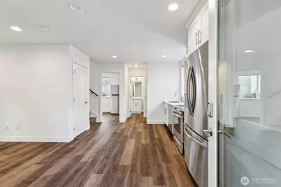 5259 Brooklyn Avenue NE, Seattle, WA 98105 - Photo 4