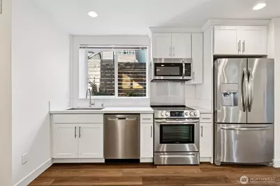 5259 Brooklyn Avenue NE, Seattle, WA 98105 - Photo 6