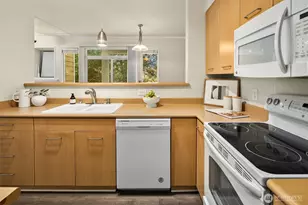 710 240th Way SE, Sammamish, WA 98074 - Photo 16