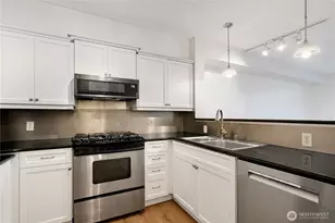 530 4th Ave W, Seattle, WA 98119 - Photo 6