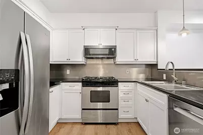 530 4th Avenue W #108, Seattle, WA 98119 - Photo 4