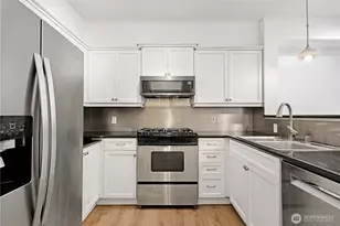 530 4th Ave W, Seattle, WA 98119 - Photo 4