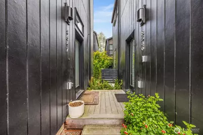 8547 Evanston Avenue N, Seattle, WA 98103 - Photo 12