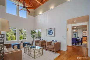 937 N 71st St, Seattle, WA 98103 - Photo 8