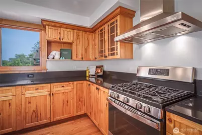 937 N 71st Street, Seattle, WA 98103 - Photo 14